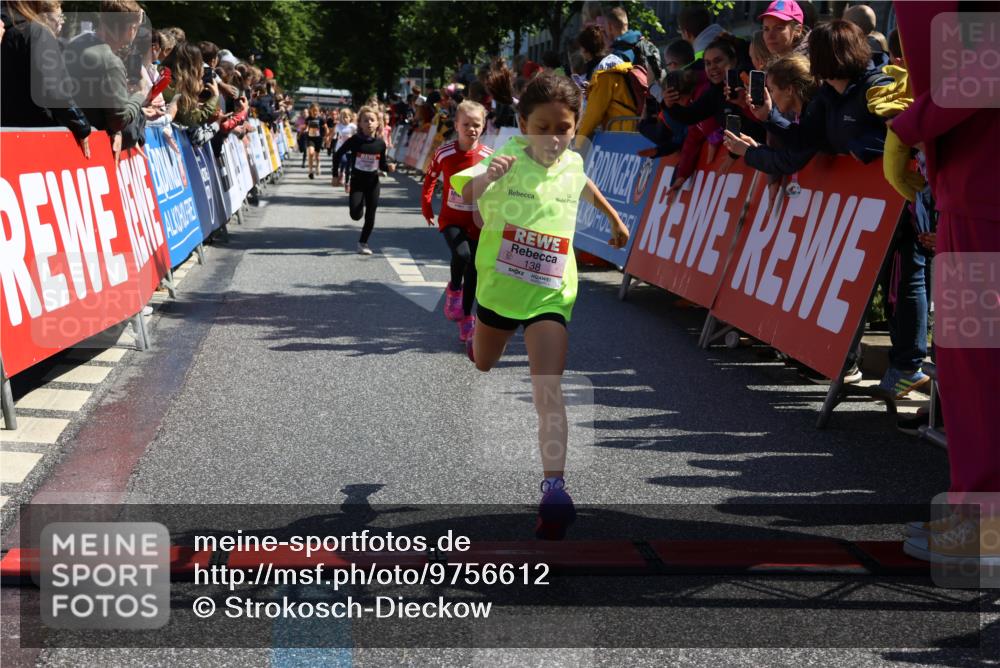 14.06.2026 - REWE Women's Run Strokosch-Dieckow http://msf.ph/oto/9756612 14.06.2026 11:36:35 Ziel 106, 138, 256, 312, 346 meine-sportfotos.de