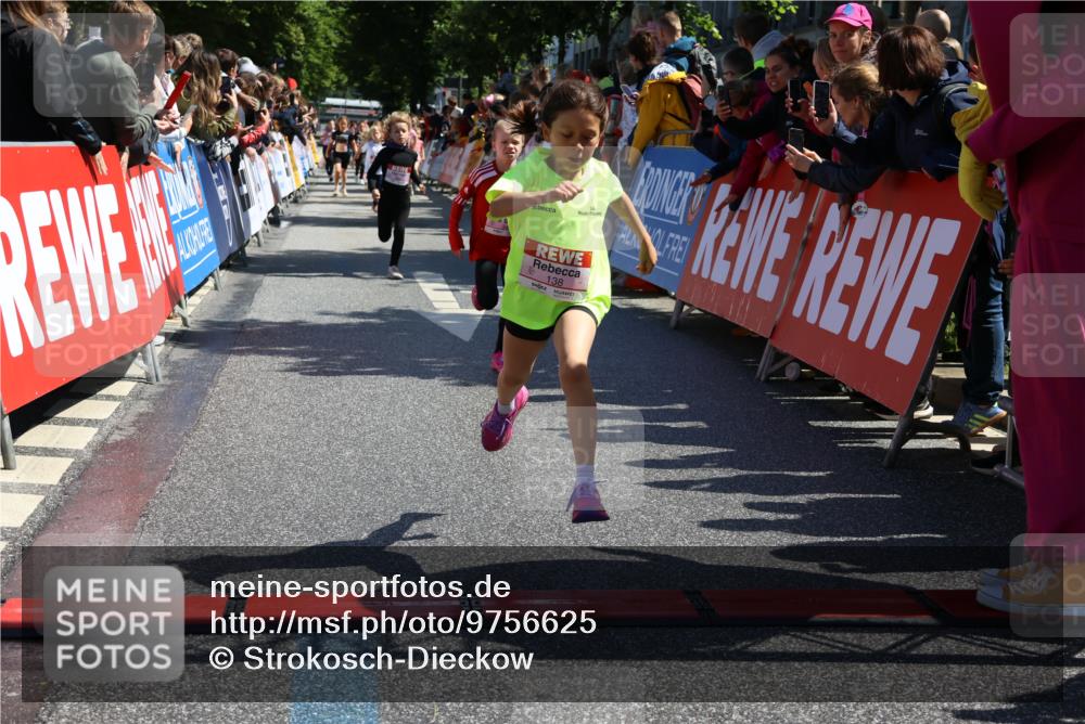 14.06.2026 - REWE Women's Run Strokosch-Dieckow http://msf.ph/oto/9756625 14.06.2026 11:36:35 Ziel 106, 138, 256, 312, 346 meine-sportfotos.de