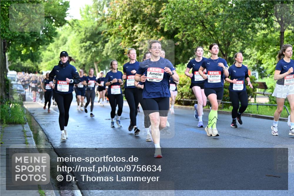 14.06.2026 - REWE Women's Run Dr. Thomas Lammeyer http://msf.ph/oto/9756634 14.06.2026 09:20:24 Laufen 11066, 10764, 57, 7 meine-sportfotos.de