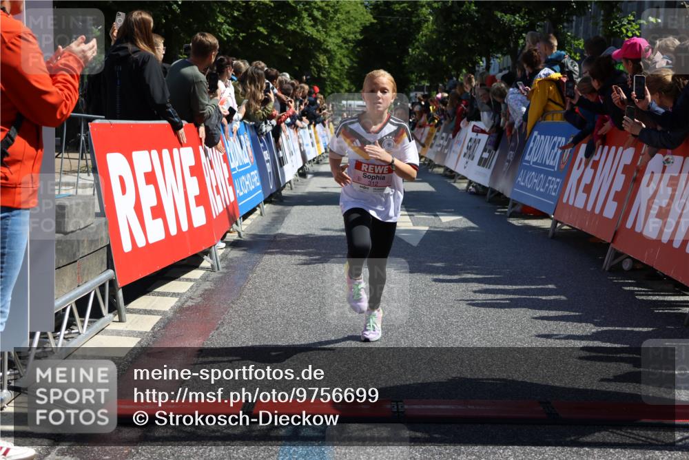 14.06.2026 - REWE Women's Run Strokosch-Dieckow http://msf.ph/oto/9756699 14.06.2026 11:36:33 Ziel 106, 138, 312, 346 meine-sportfotos.de
