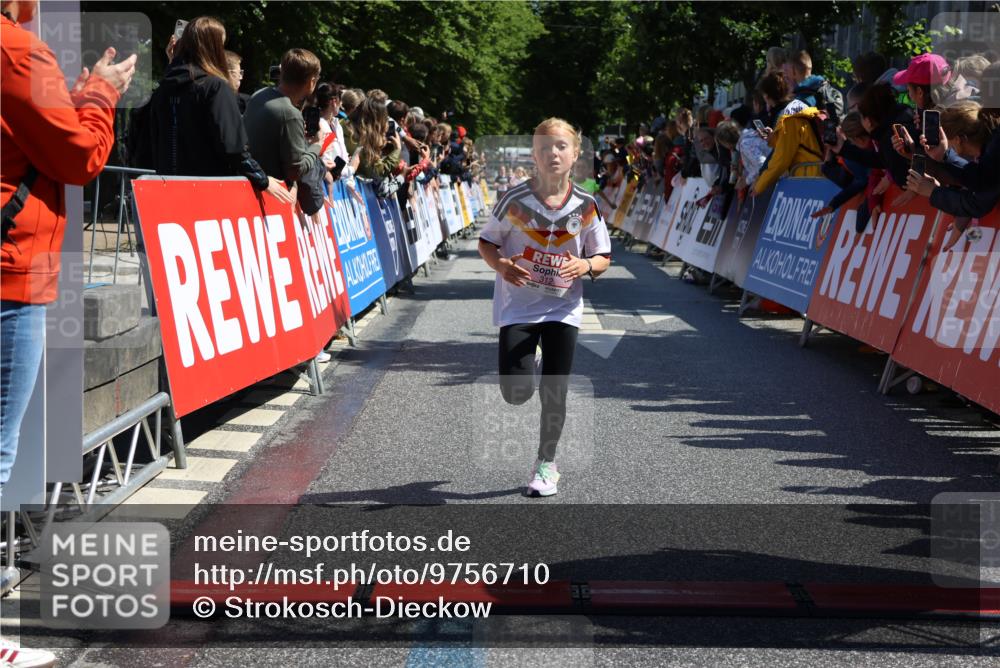 14.06.2026 - REWE Women's Run Strokosch-Dieckow http://msf.ph/oto/9756710 14.06.2026 11:36:33 Ziel 106, 138, 312, 346 meine-sportfotos.de