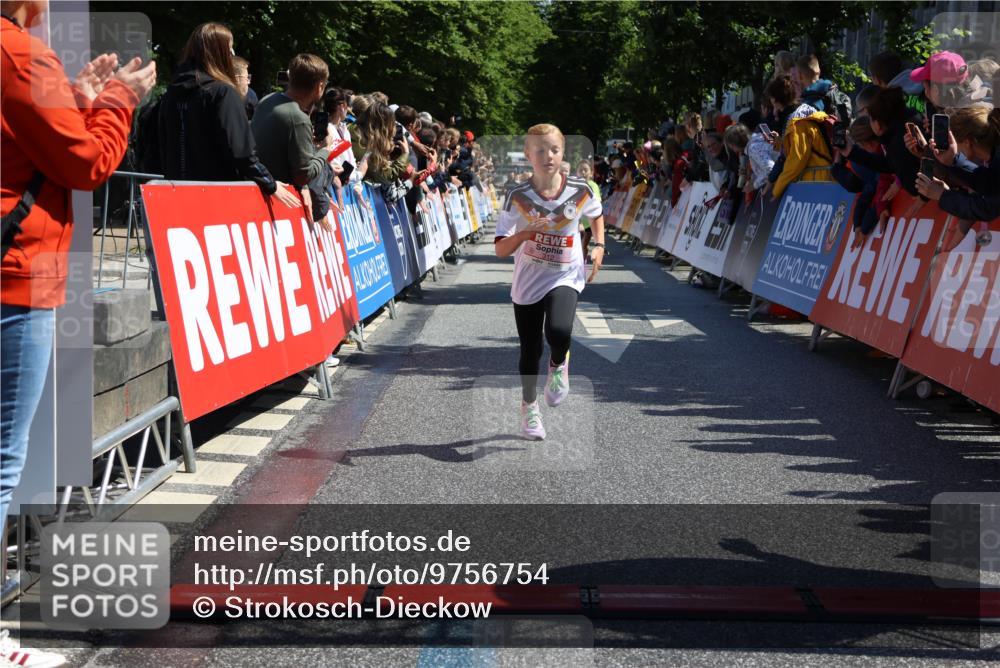 14.06.2026 - REWE Women's Run Strokosch-Dieckow http://msf.ph/oto/9756754 14.06.2026 11:36:32 Ziel 106, 138, 312, 346 meine-sportfotos.de