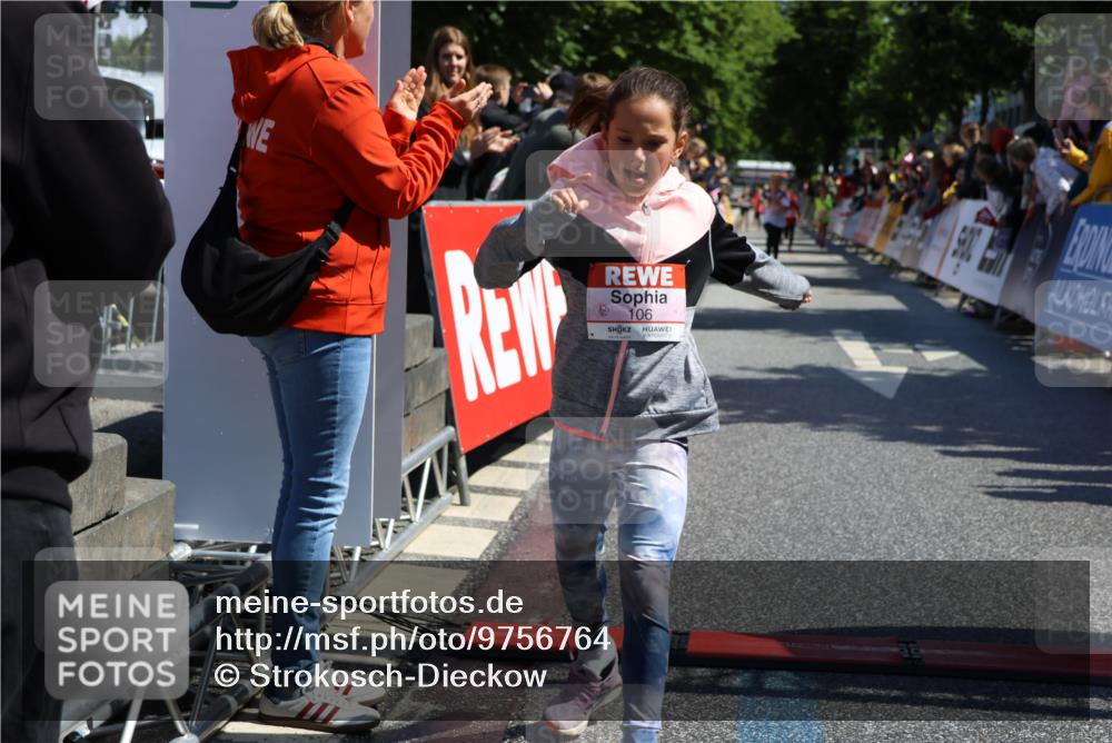14.06.2026 - REWE Women's Run Strokosch-Dieckow http://msf.ph/oto/9756764 14.06.2026 11:36:28 Ziel 106, 237, 263 meine-sportfotos.de