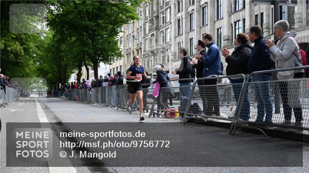 14.06.2026 - REWE Women's Run J. Mangold http://msf.ph/oto/9756772 14.06.2026 10:52:00 Ziel 6051 meine-sportfotos.de