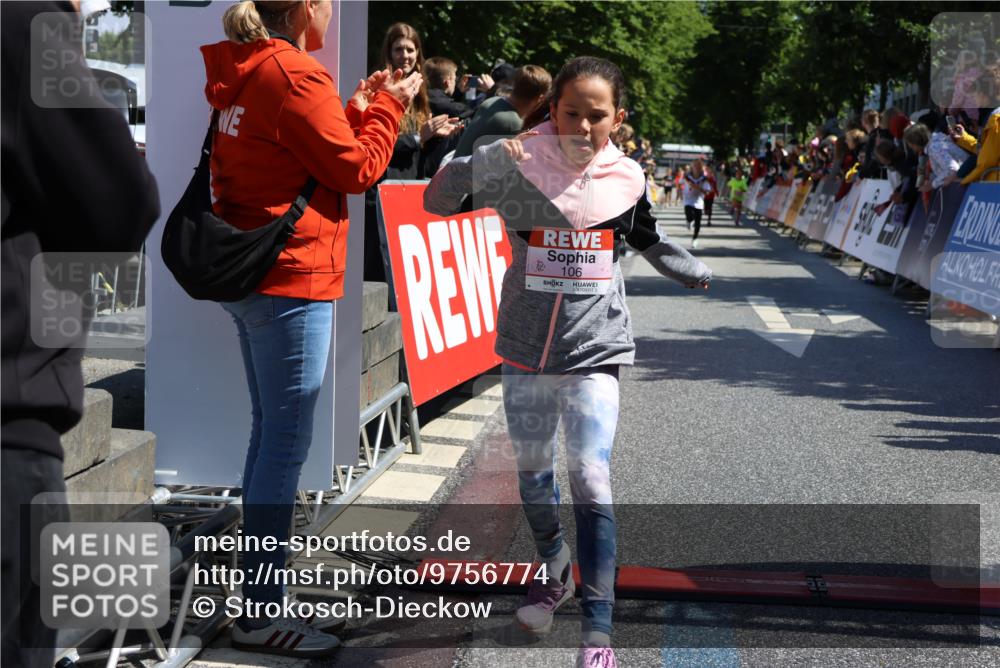 14.06.2026 - REWE Women's Run Strokosch-Dieckow http://msf.ph/oto/9756774 14.06.2026 11:36:28 Ziel 106, 237, 263 meine-sportfotos.de