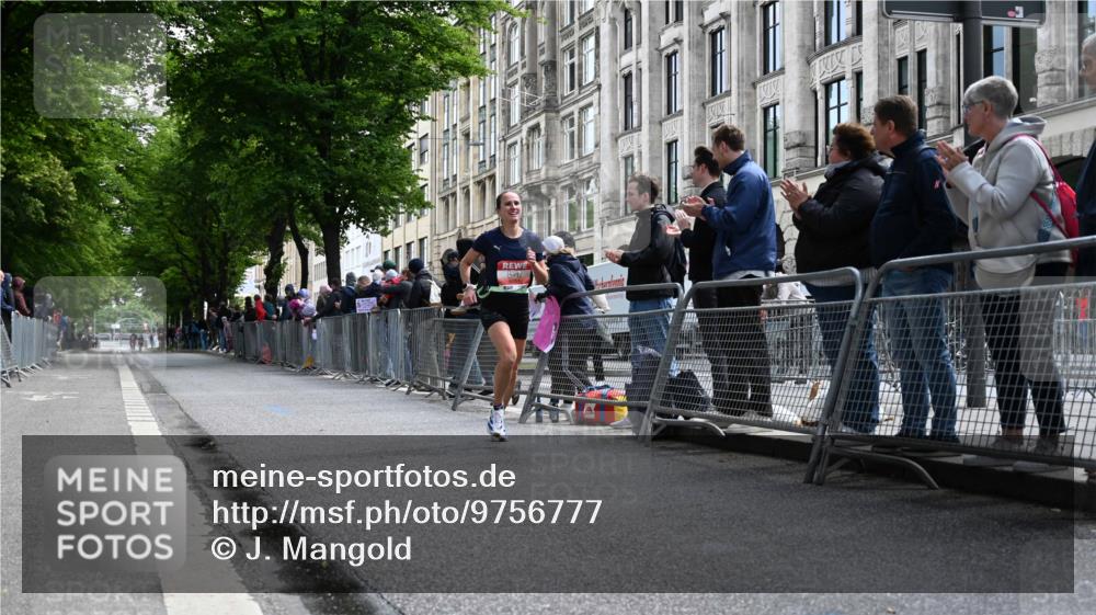 14.06.2026 - REWE Women's Run J. Mangold http://msf.ph/oto/9756777 14.06.2026 10:52:00 Ziel 6051 meine-sportfotos.de