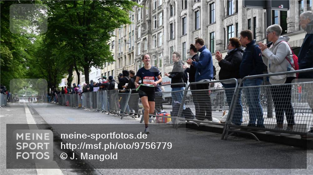 14.06.2026 - REWE Women's Run J. Mangold http://msf.ph/oto/9756779 14.06.2026 10:52:00 Ziel 6051 meine-sportfotos.de