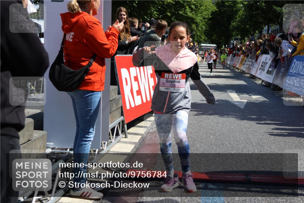 14.06.2026 - REWE Women's Run Strokosch-Dieckow http://msf.ph/oto/9756784 14.06.2026 11:36:28 Ziel 106, 237, 263 meine-sportfotos.de