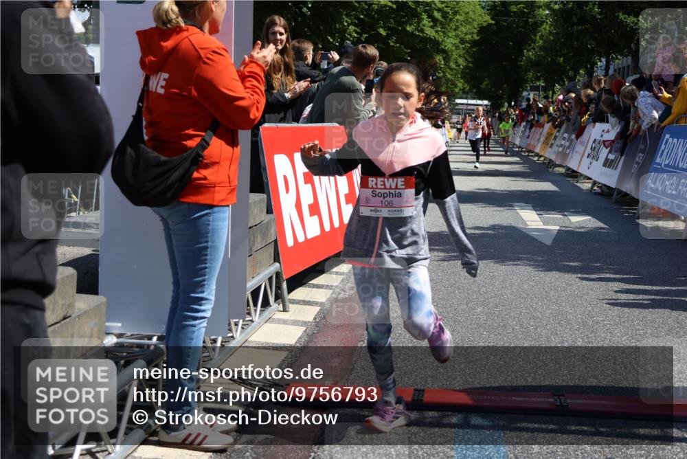 14.06.2026 - REWE Women's Run Strokosch-Dieckow http://msf.ph/oto/9756793 14.06.2026 11:36:28 Ziel 106, 237, 263 meine-sportfotos.de