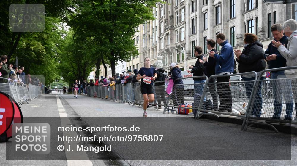 14.06.2026 - REWE Women's Run J. Mangold http://msf.ph/oto/9756807 14.06.2026 10:52:17 Ziel 5682 meine-sportfotos.de
