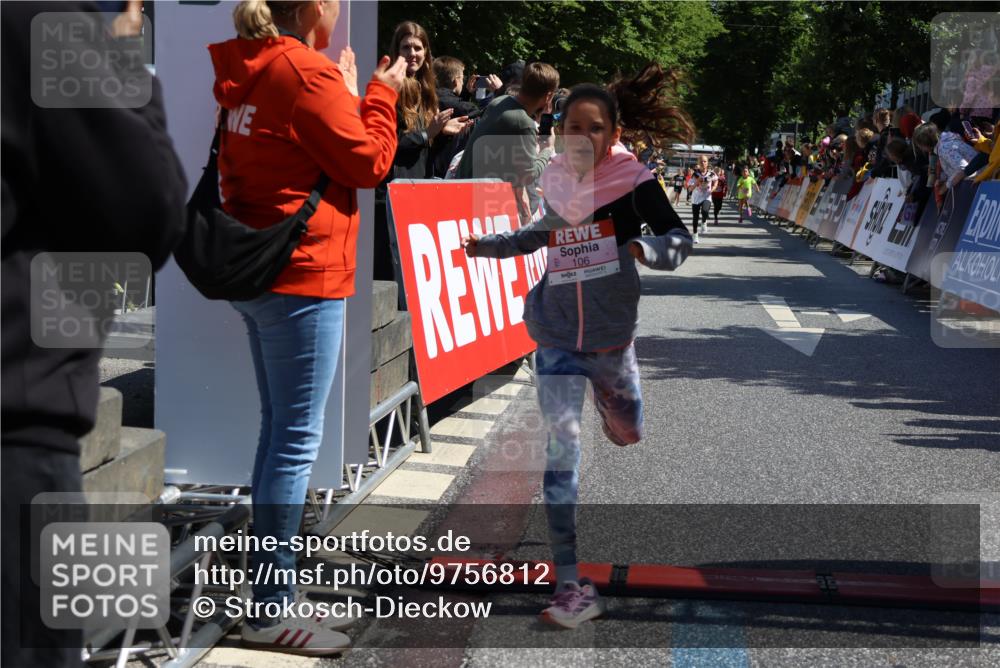 14.06.2026 - REWE Women's Run Strokosch-Dieckow http://msf.ph/oto/9756812 14.06.2026 11:36:28 Ziel 106, 237, 263 meine-sportfotos.de