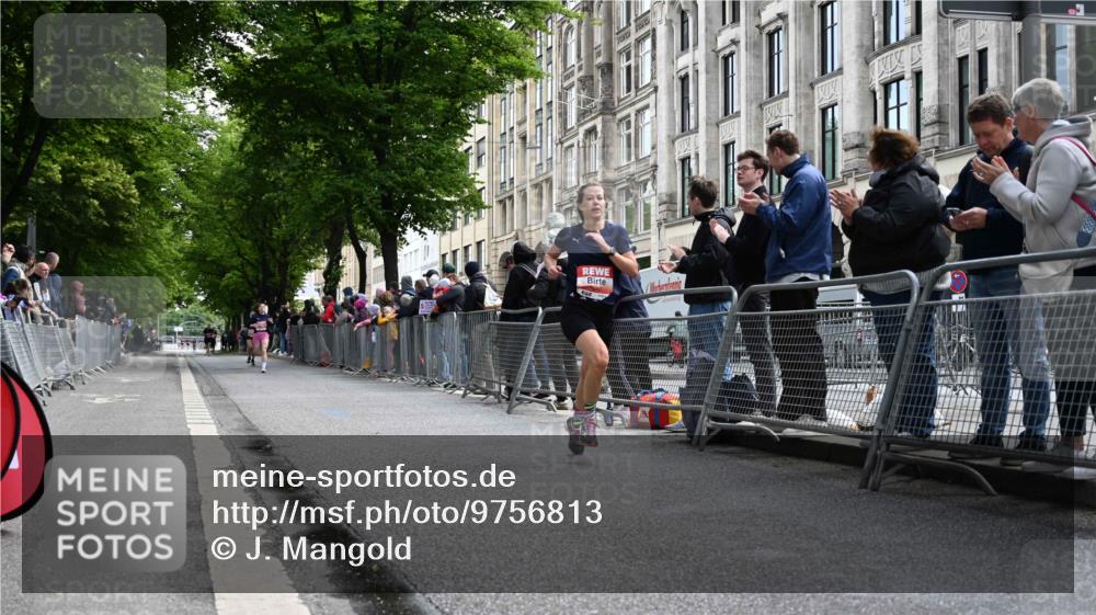 14.06.2026 - REWE Women's Run J. Mangold http://msf.ph/oto/9756813 14.06.2026 10:52:18 Ziel 5361, 5458, 5682 meine-sportfotos.de