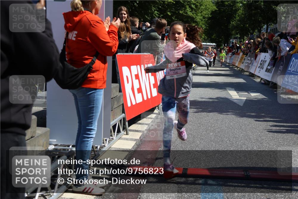 14.06.2026 - REWE Women's Run Strokosch-Dieckow http://msf.ph/oto/9756823 14.06.2026 11:36:28 Ziel 106, 237, 263 meine-sportfotos.de