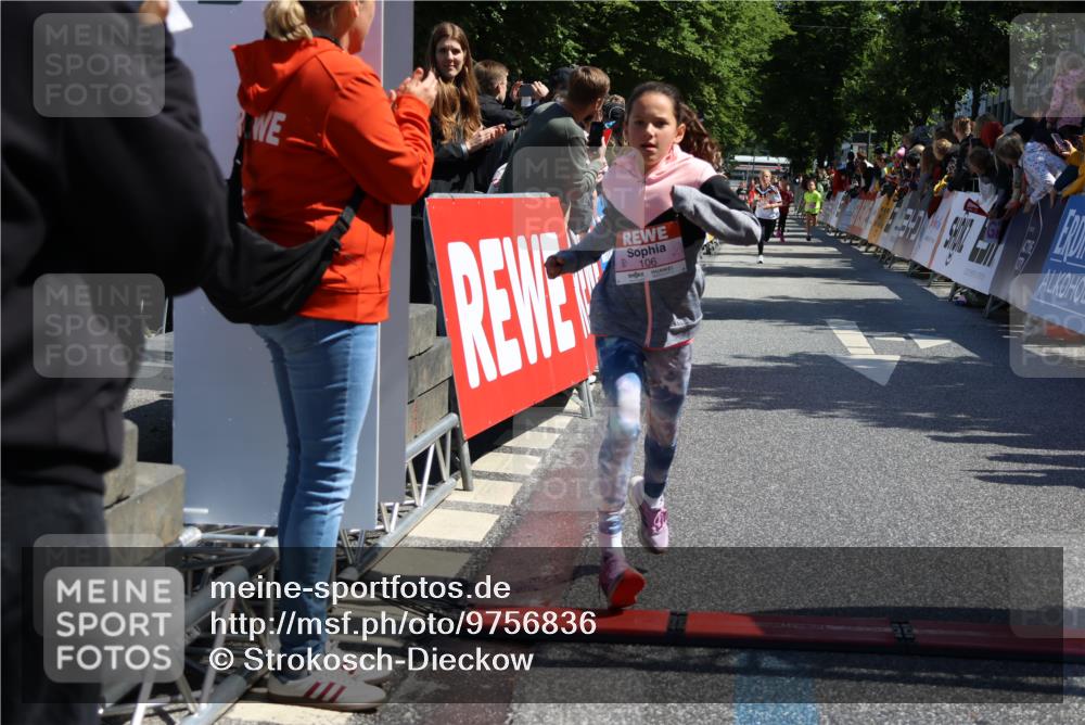 14.06.2026 - REWE Women's Run Strokosch-Dieckow http://msf.ph/oto/9756836 14.06.2026 11:36:28 Ziel 106, 237, 263 meine-sportfotos.de