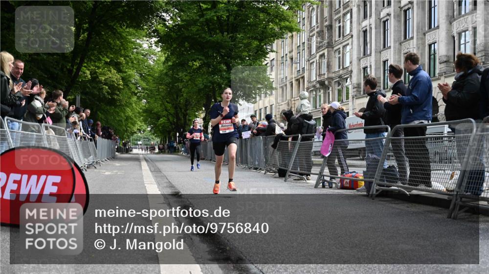 14.06.2026 - REWE Women's Run J. Mangold http://msf.ph/oto/9756840 14.06.2026 10:52:34 Ziel 5231, 5336 meine-sportfotos.de