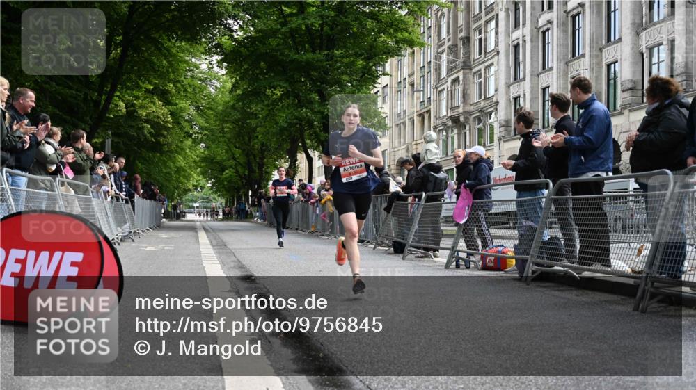 14.06.2026 - REWE Women's Run J. Mangold http://msf.ph/oto/9756845 14.06.2026 10:52:34 Ziel 5231, 5336 meine-sportfotos.de