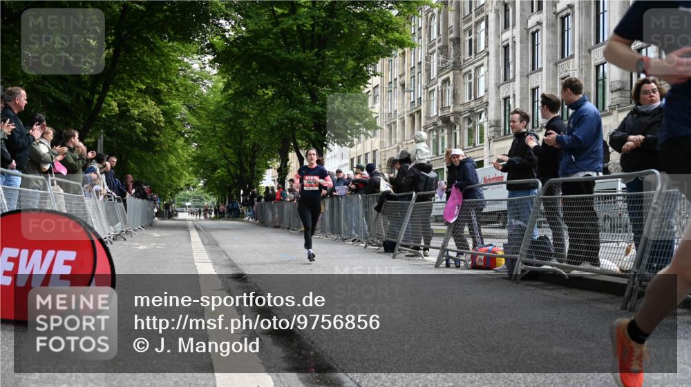 14.06.2026 - REWE Women's Run J. Mangold http://msf.ph/oto/9756856 14.06.2026 10:52:36 Ziel 5231, 5336 meine-sportfotos.de