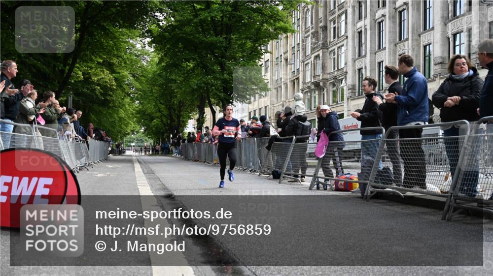 14.06.2026 - REWE Women's Run J. Mangold http://msf.ph/oto/9756859 14.06.2026 10:52:36 Ziel 5231, 5336 meine-sportfotos.de