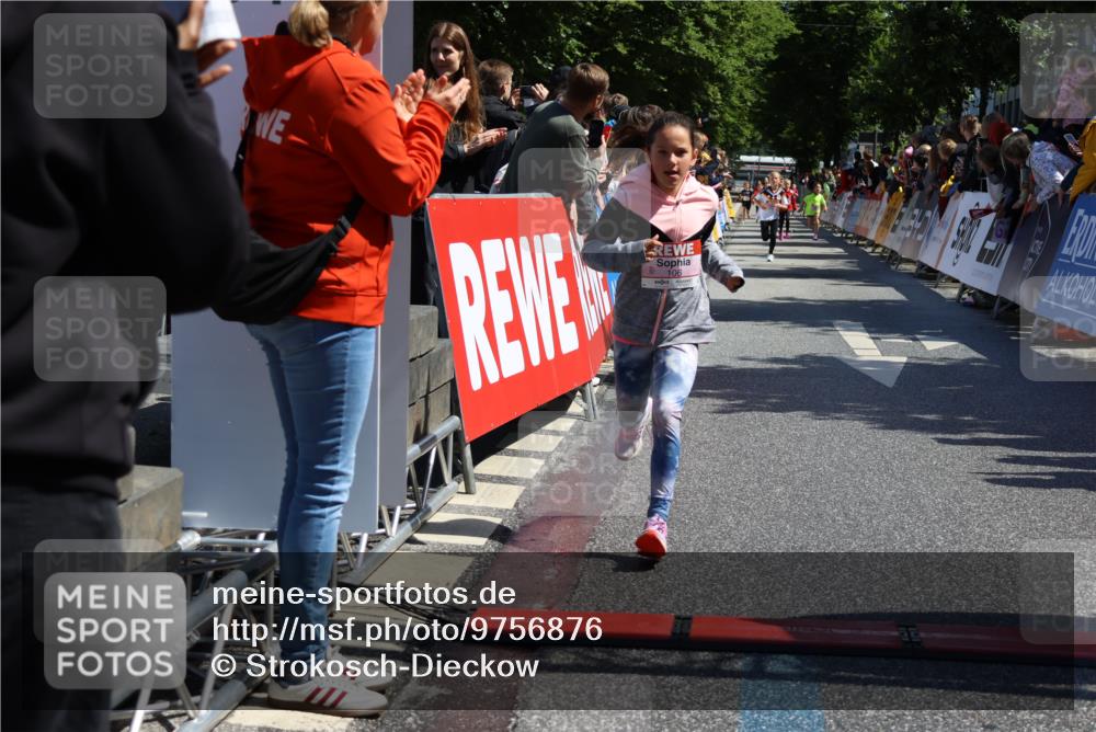 14.06.2026 - REWE Women's Run Strokosch-Dieckow http://msf.ph/oto/9756876 14.06.2026 11:36:27 Ziel 106, 169, 237, 263 meine-sportfotos.de
