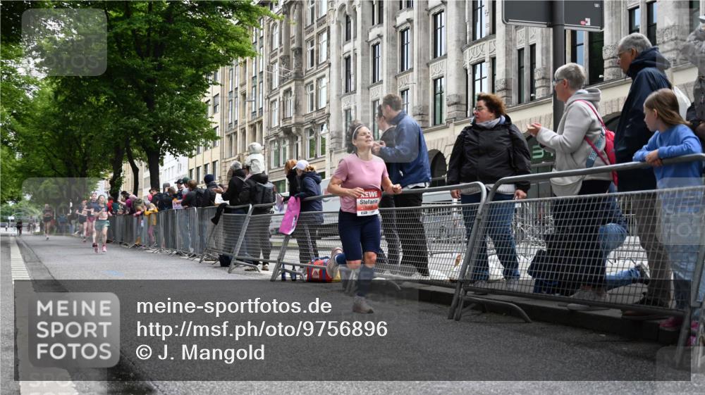 14.06.2026 - REWE Women's Run J. Mangold http://msf.ph/oto/9756896 14.06.2026 10:52:55 Ziel 5306, 5694, 5815, 5990 meine-sportfotos.de