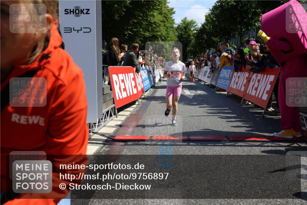 14.06.2026 - REWE Women's Run Strokosch-Dieckow http://msf.ph/oto/9756897 14.06.2026 11:36:19 Ziel 169, 237, 263, 307 meine-sportfotos.de