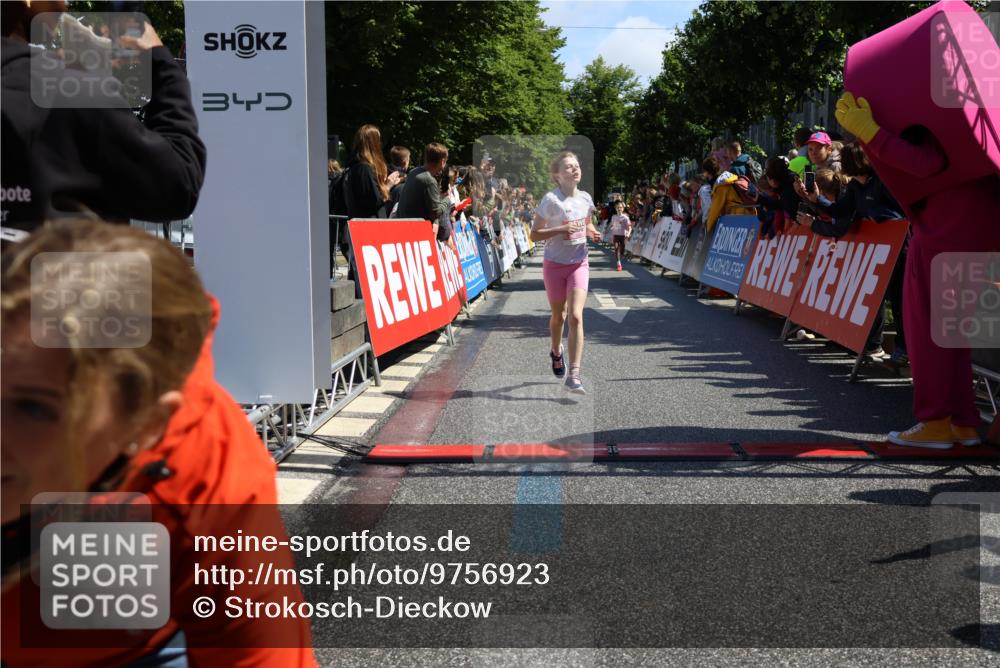 14.06.2026 - REWE Women's Run Strokosch-Dieckow http://msf.ph/oto/9756923 14.06.2026 11:36:19 Ziel 169, 237, 263, 307 meine-sportfotos.de