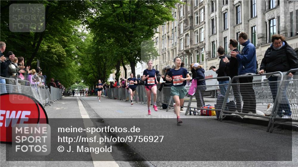 14.06.2026 - REWE Women's Run J. Mangold http://msf.ph/oto/9756927 14.06.2026 10:52:59 Ziel 5306, 5493, 5694, 5815, 5990 meine-sportfotos.de