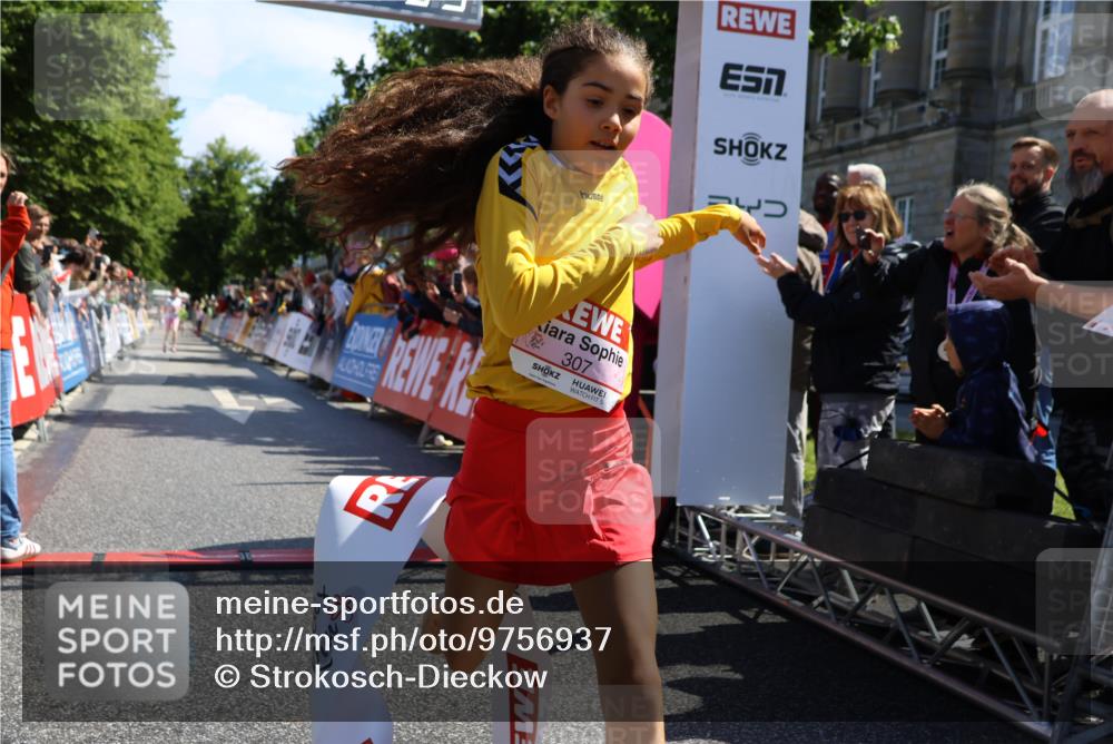 14.06.2026 - REWE Women's Run Strokosch-Dieckow http://msf.ph/oto/9756937 14.06.2026 11:36:13 Ziel 307 meine-sportfotos.de