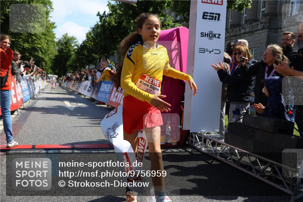 14.06.2026 - REWE Women's Run Strokosch-Dieckow http://msf.ph/oto/9756959 14.06.2026 11:36:13 Ziel 307 meine-sportfotos.de