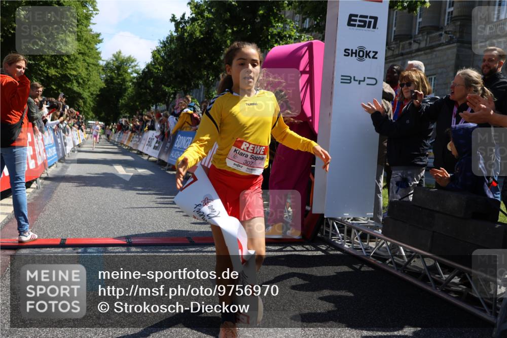 14.06.2026 - REWE Women's Run Strokosch-Dieckow http://msf.ph/oto/9756970 14.06.2026 11:36:13 Ziel 307 meine-sportfotos.de