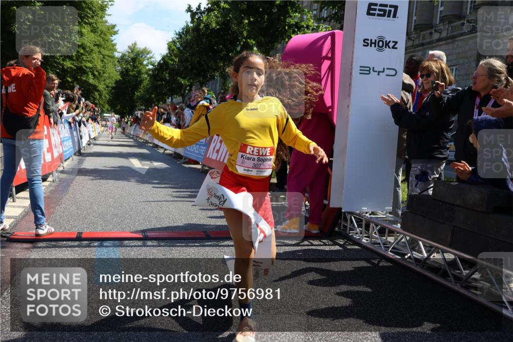 14.06.2026 - REWE Women's Run Strokosch-Dieckow http://msf.ph/oto/9756981 14.06.2026 11:36:13 Ziel 307 meine-sportfotos.de