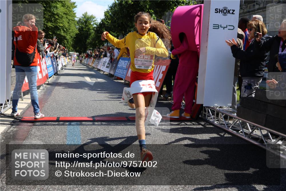 14.06.2026 - REWE Women's Run Strokosch-Dieckow http://msf.ph/oto/9757002 14.06.2026 11:36:13 Ziel 307 meine-sportfotos.de