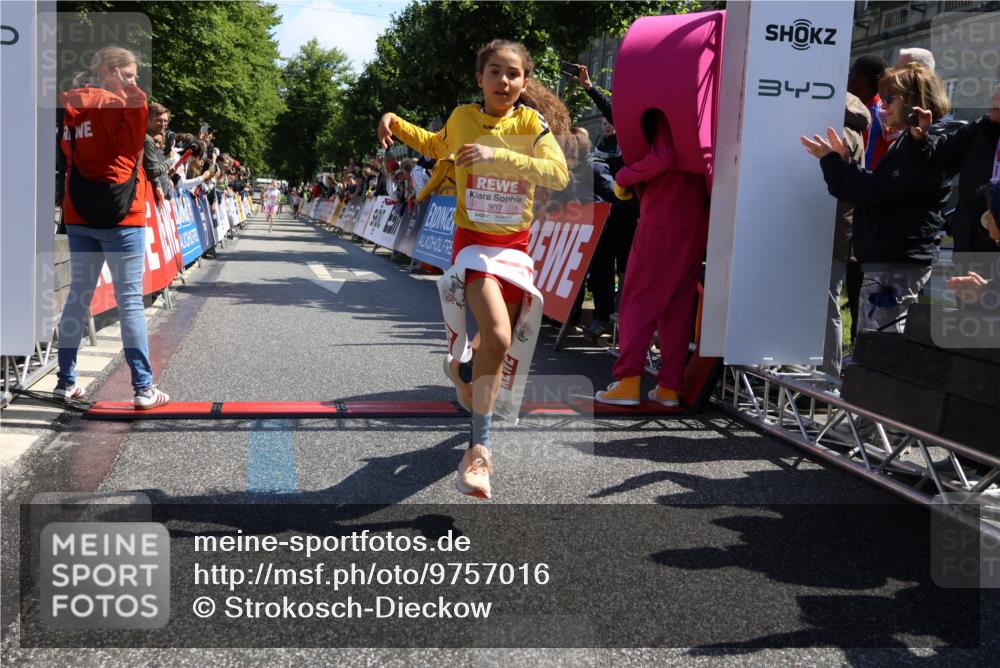 14.06.2026 - REWE Women's Run Strokosch-Dieckow http://msf.ph/oto/9757016 14.06.2026 11:36:13 Ziel 307 meine-sportfotos.de