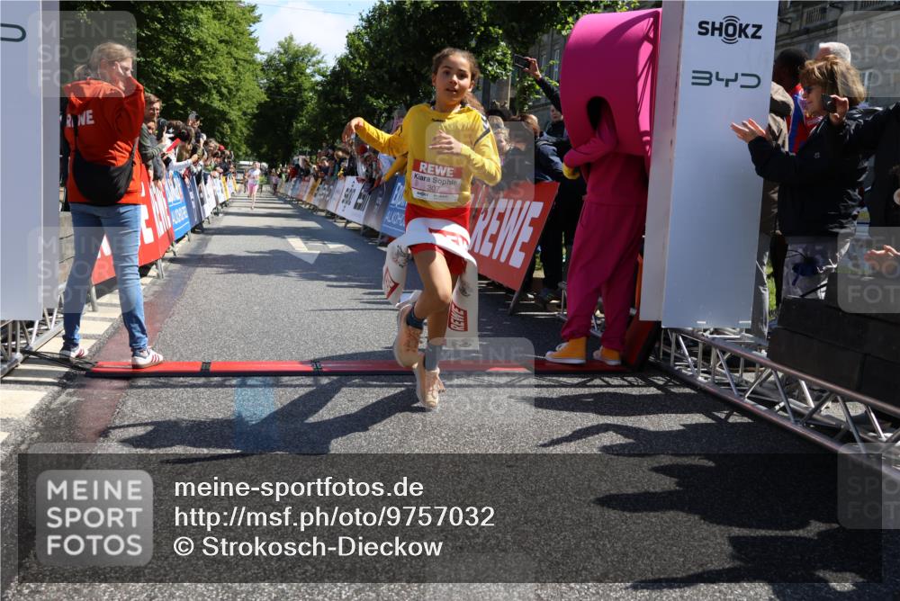 14.06.2026 - REWE Women's Run Strokosch-Dieckow http://msf.ph/oto/9757032 14.06.2026 11:36:13 Ziel 307 meine-sportfotos.de