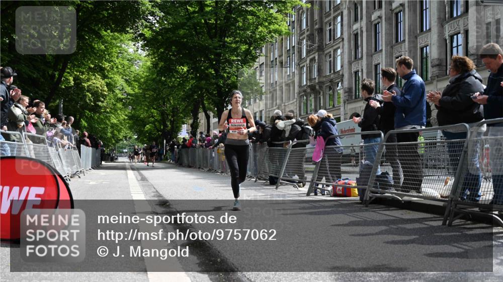 14.06.2026 - REWE Women's Run J. Mangold http://msf.ph/oto/9757062 14.06.2026 10:54:07 Ziel 5380 meine-sportfotos.de
