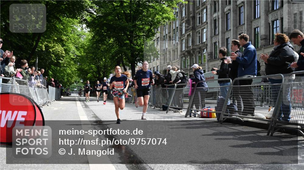 14.06.2026 - REWE Women's Run J. Mangold http://msf.ph/oto/9757074 14.06.2026 10:54:15 Ziel 5051, 5434, 5715, 10728 meine-sportfotos.de