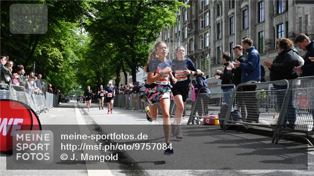 14.06.2026 - REWE Women's Run J. Mangold http://msf.ph/oto/9757084 14.06.2026 10:54:16 Ziel 5051, 5434, 5516, 5715, 10728 meine-sportfotos.de