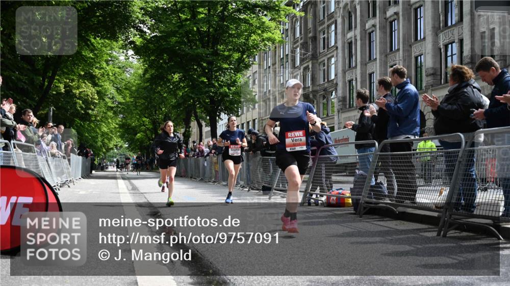 14.06.2026 - REWE Women's Run J. Mangold http://msf.ph/oto/9757091 14.06.2026 10:54:19 Ziel 5051, 5434, 5516, 5715, 10728 meine-sportfotos.de