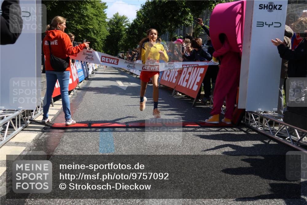 14.06.2026 - REWE Women's Run Strokosch-Dieckow http://msf.ph/oto/9757092 14.06.2026 11:36:12 Ziel 307 meine-sportfotos.de