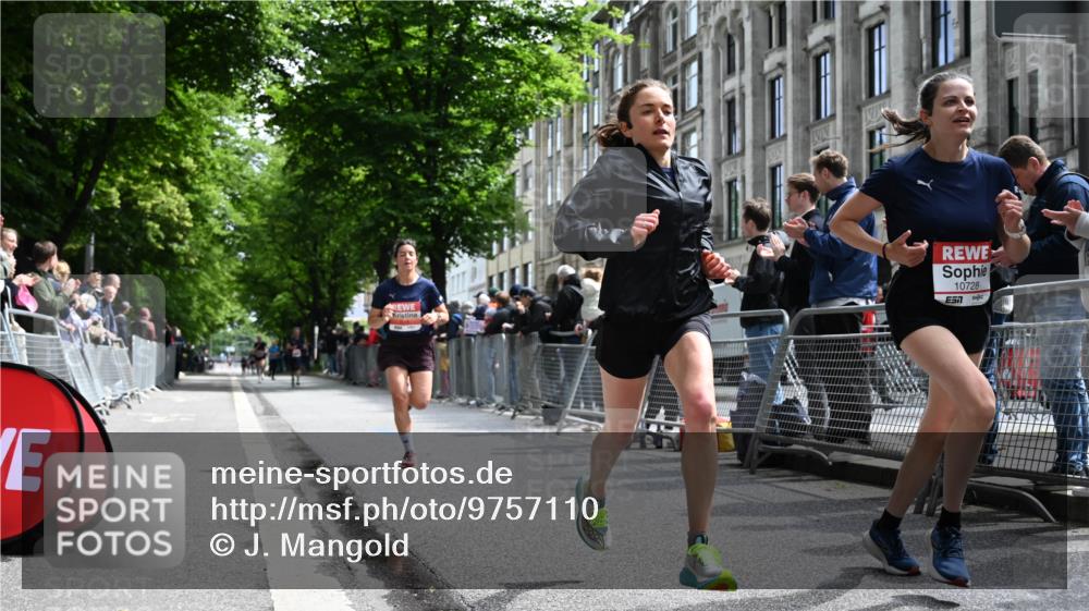 14.06.2026 - REWE Women's Run J. Mangold http://msf.ph/oto/9757110 14.06.2026 10:54:21 Ziel 5516, 5715, 10728 meine-sportfotos.de