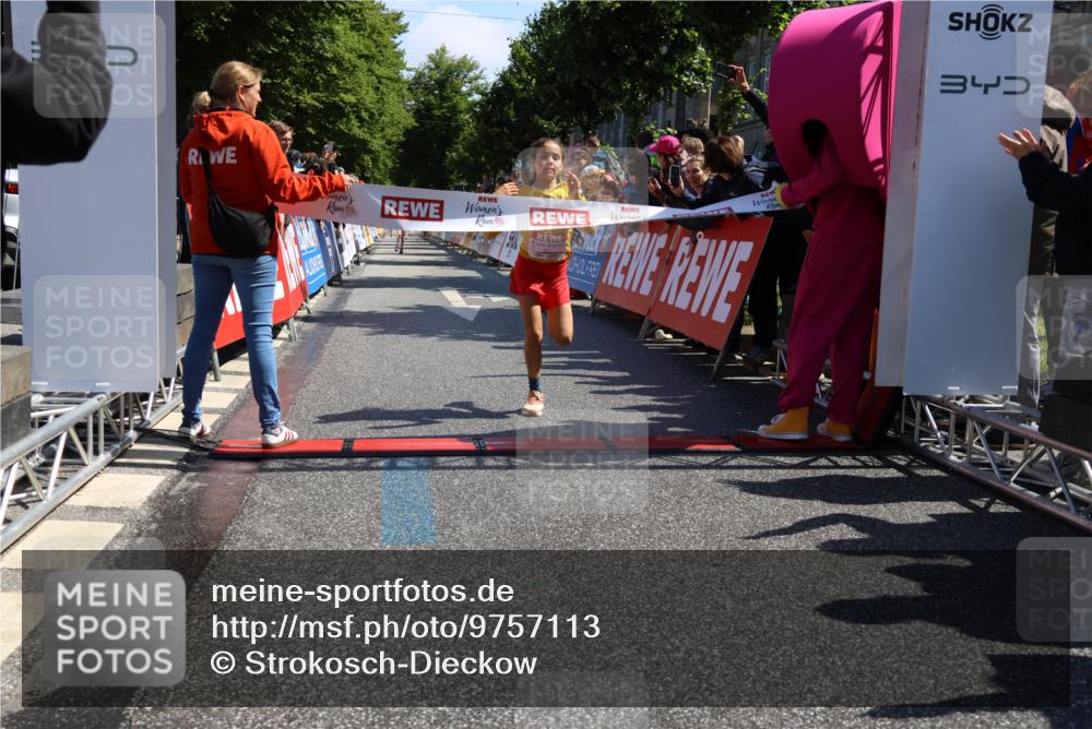 14.06.2026 - REWE Women's Run Strokosch-Dieckow http://msf.ph/oto/9757113 14.06.2026 11:36:12 Ziel 307 meine-sportfotos.de