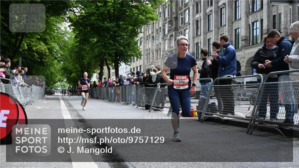 14.06.2026 - REWE Women's Run J. Mangold http://msf.ph/oto/9757129 14.06.2026 10:54:29 Ziel 5189, 5613, 5707 meine-sportfotos.de