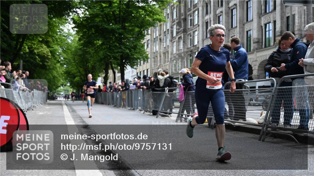 14.06.2026 - REWE Women's Run J. Mangold http://msf.ph/oto/9757131 14.06.2026 10:54:30 Ziel 5189, 5613, 5707 meine-sportfotos.de
