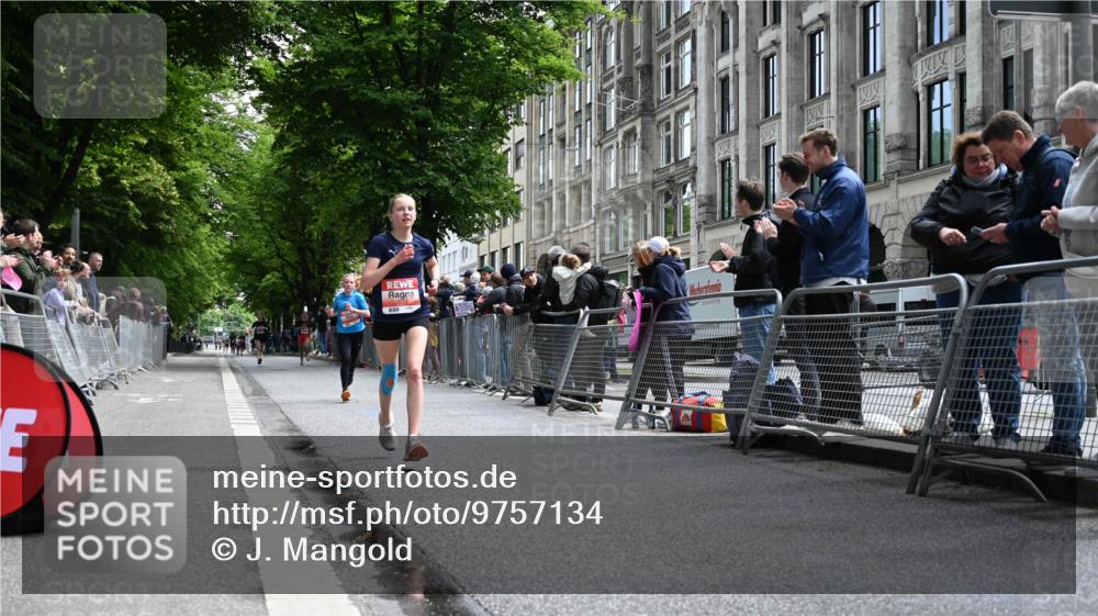 14.06.2026 - REWE Women's Run J. Mangold http://msf.ph/oto/9757134 14.06.2026 10:54:31 Ziel 5189, 5613, 5707 meine-sportfotos.de