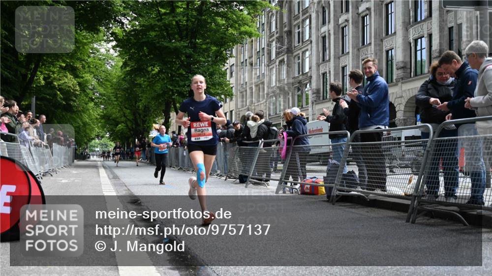 14.06.2026 - REWE Women's Run J. Mangold http://msf.ph/oto/9757137 14.06.2026 10:54:32 Ziel 5189, 5594, 5613, 5707, 5916 meine-sportfotos.de