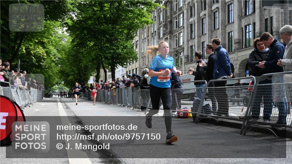 14.06.2026 - REWE Women's Run J. Mangold http://msf.ph/oto/9757150 14.06.2026 10:54:34 Ziel 5594, 5613, 5707, 5916 meine-sportfotos.de