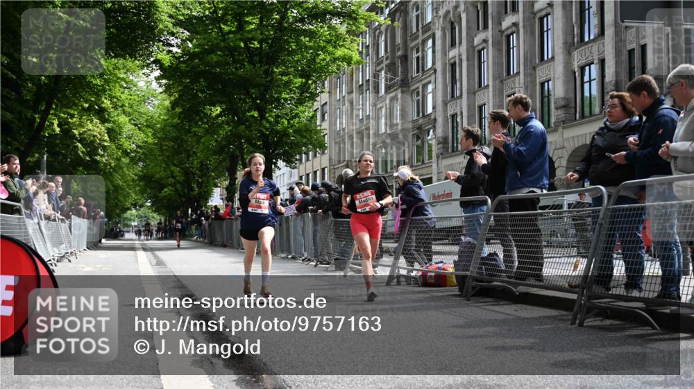 14.06.2026 - REWE Women's Run J. Mangold http://msf.ph/oto/9757163 14.06.2026 10:54:38 Ziel 5594, 5707, 5916 meine-sportfotos.de