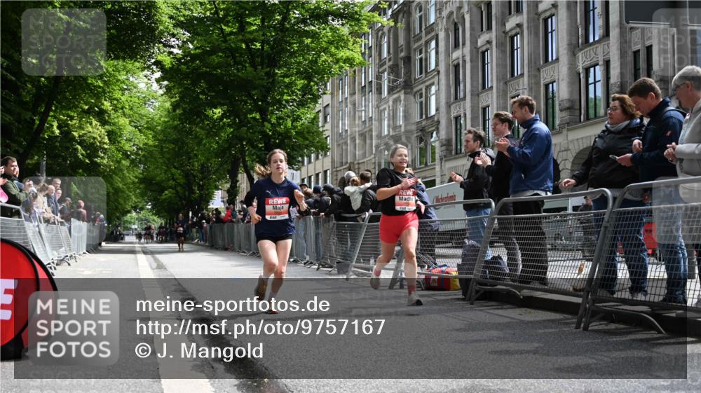 14.06.2026 - REWE Women's Run J. Mangold http://msf.ph/oto/9757167 14.06.2026 10:54:38 Ziel 5594, 5707, 5916 meine-sportfotos.de