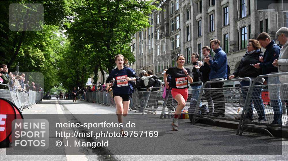 14.06.2026 - REWE Women's Run J. Mangold http://msf.ph/oto/9757169 14.06.2026 10:54:38 Ziel 5594, 5707, 5916 meine-sportfotos.de