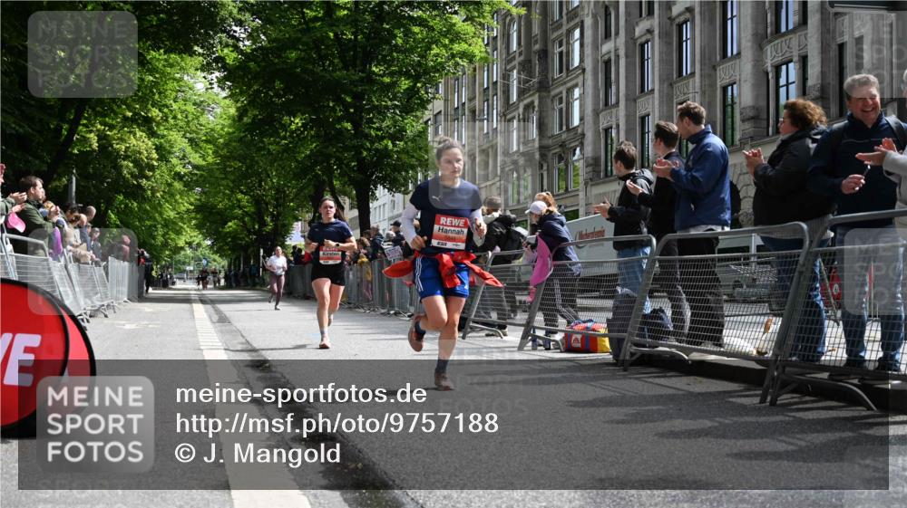 14.06.2026 - REWE Women's Run J. Mangold http://msf.ph/oto/9757188 14.06.2026 10:54:54 Ziel 5649, 5718, 5837 meine-sportfotos.de